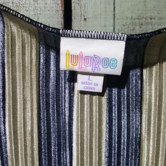 Lularoe Shirley cover up - Picture 2 of 3